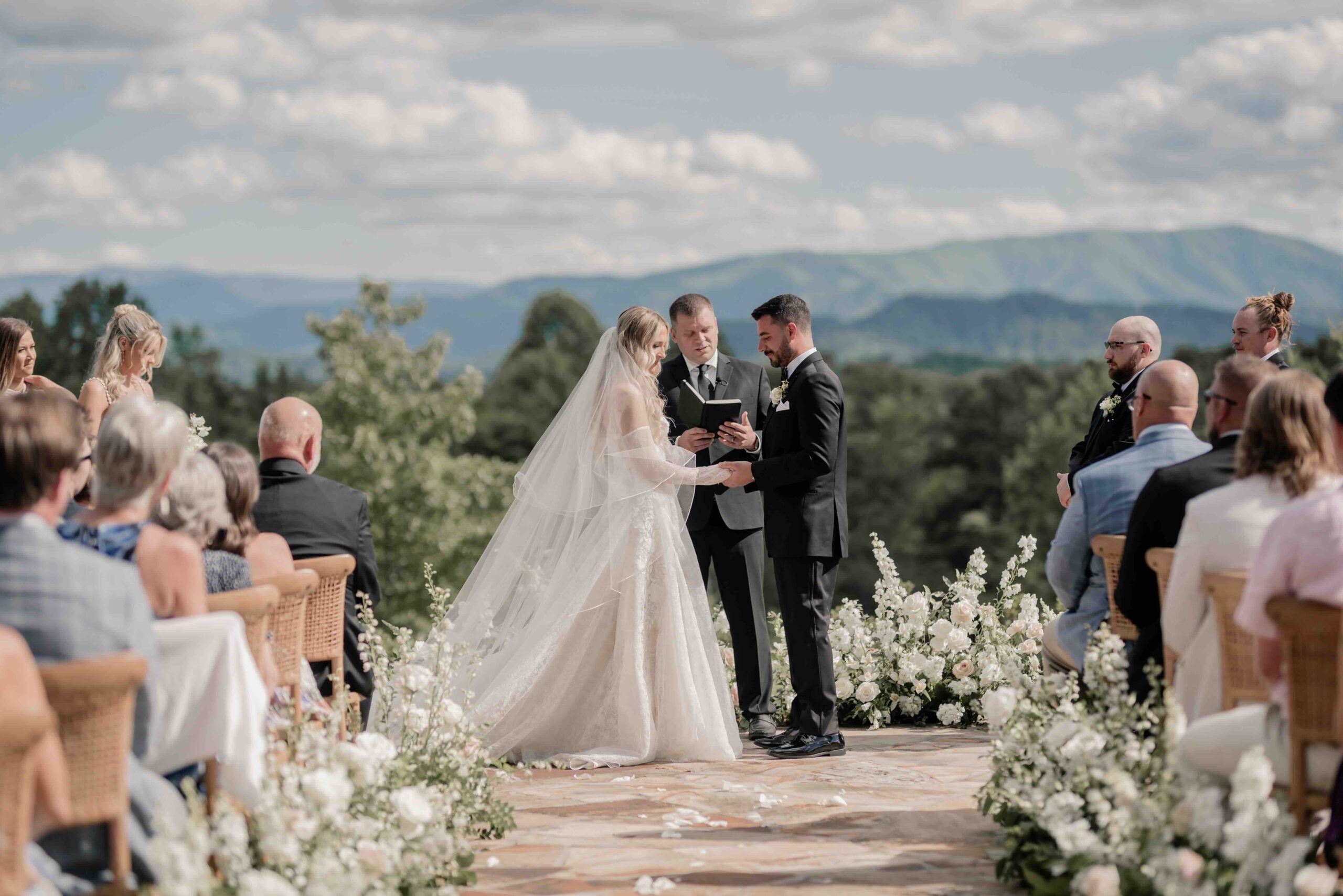 smoky mountain and knoxville wedding ceremony